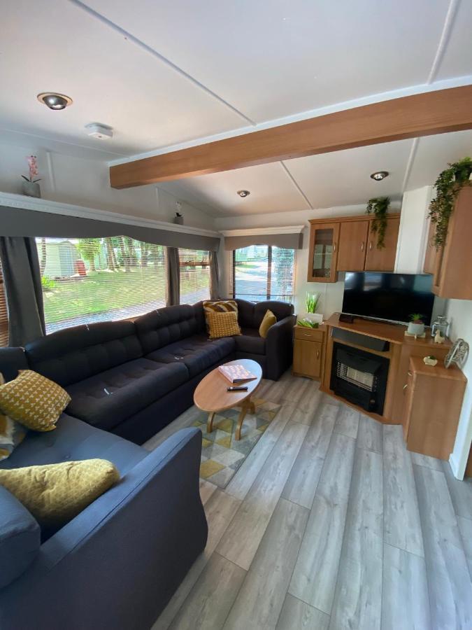 Unique Caravan With Outdoor Space Ballantrae Екстериор снимка