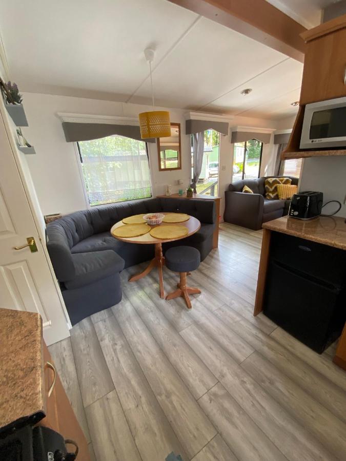 Unique Caravan With Outdoor Space Ballantrae Екстериор снимка