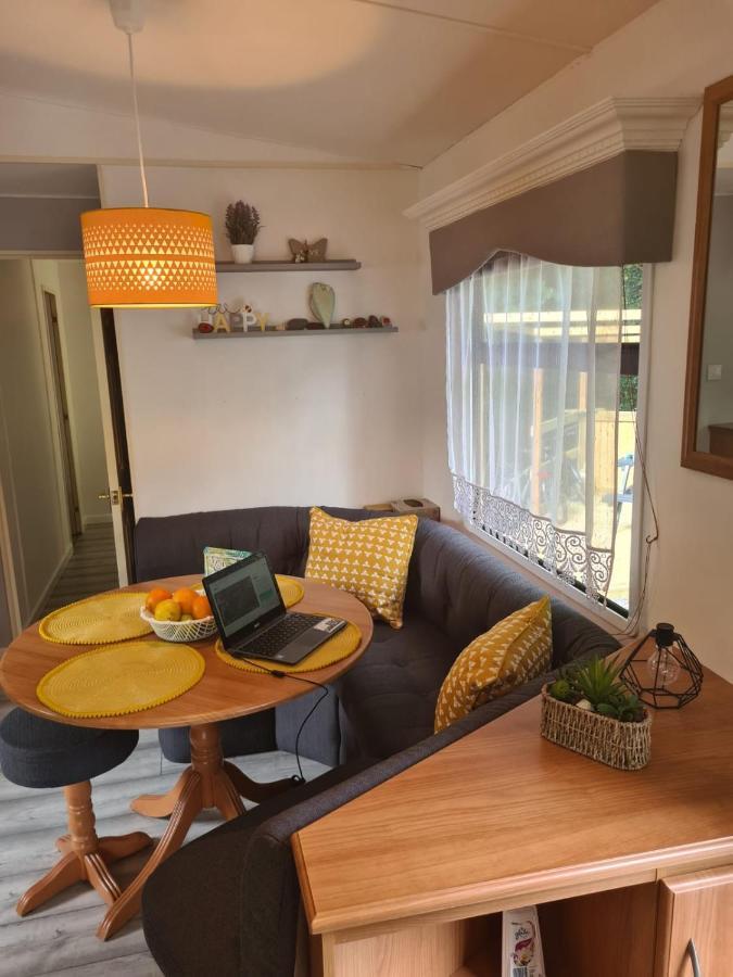 Unique Caravan With Outdoor Space Ballantrae Екстериор снимка