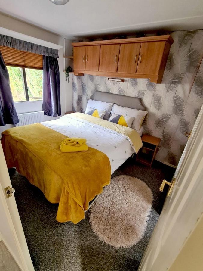 Unique Caravan With Outdoor Space Ballantrae Екстериор снимка