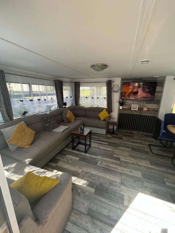 Unique Caravan With Outdoor Space Ballantrae Екстериор снимка