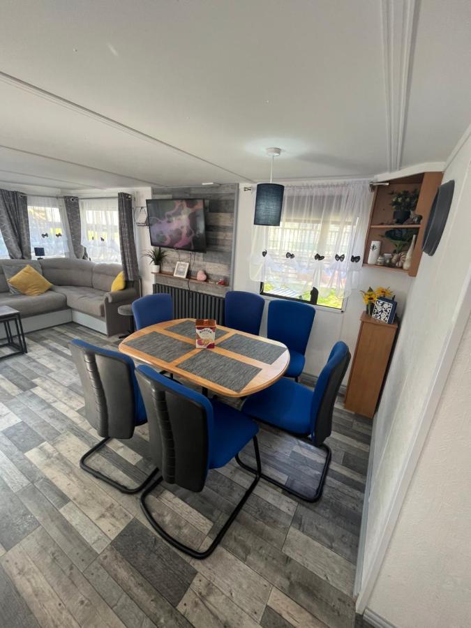 Unique Caravan With Outdoor Space Ballantrae Екстериор снимка