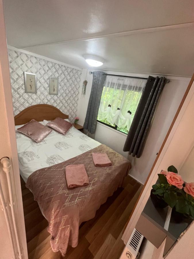 Unique Caravan With Outdoor Space Ballantrae Екстериор снимка