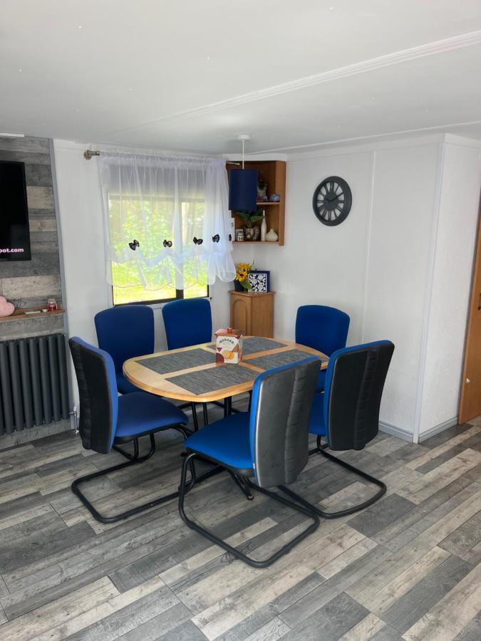 Unique Caravan With Outdoor Space Ballantrae Екстериор снимка